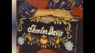 Skeeter Davis - I&#39;m Living In Two Worlds