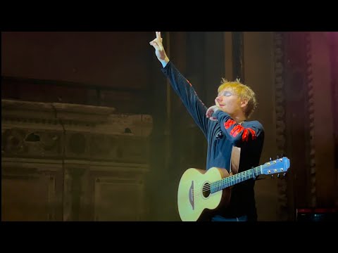 Ed Sheeran ACAPELLA & Without Mic - Photograph Live (with audience interruption)