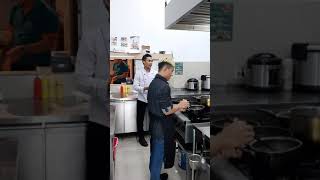 Download lagu saat ada orderan di kitchen harus gerak  cepat. mp3