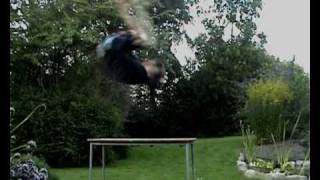 preview picture of video 'gymnastics on grass with lasse andersen'