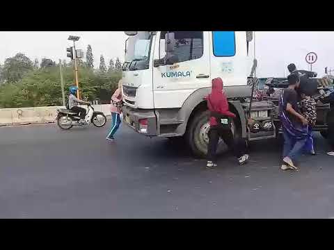 Anak beeman truk bale