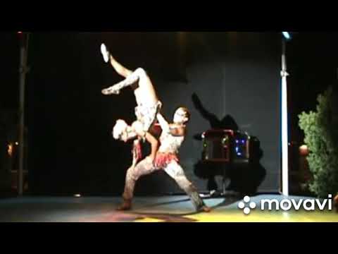 Contortion Duo box. Acrobacias cabaret circus