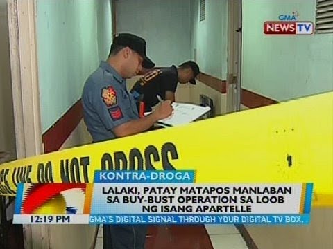 Tulad ng sa tulong ng damit upang madagdagan ang dibdib Mapintog batang babae na may maliit na suso