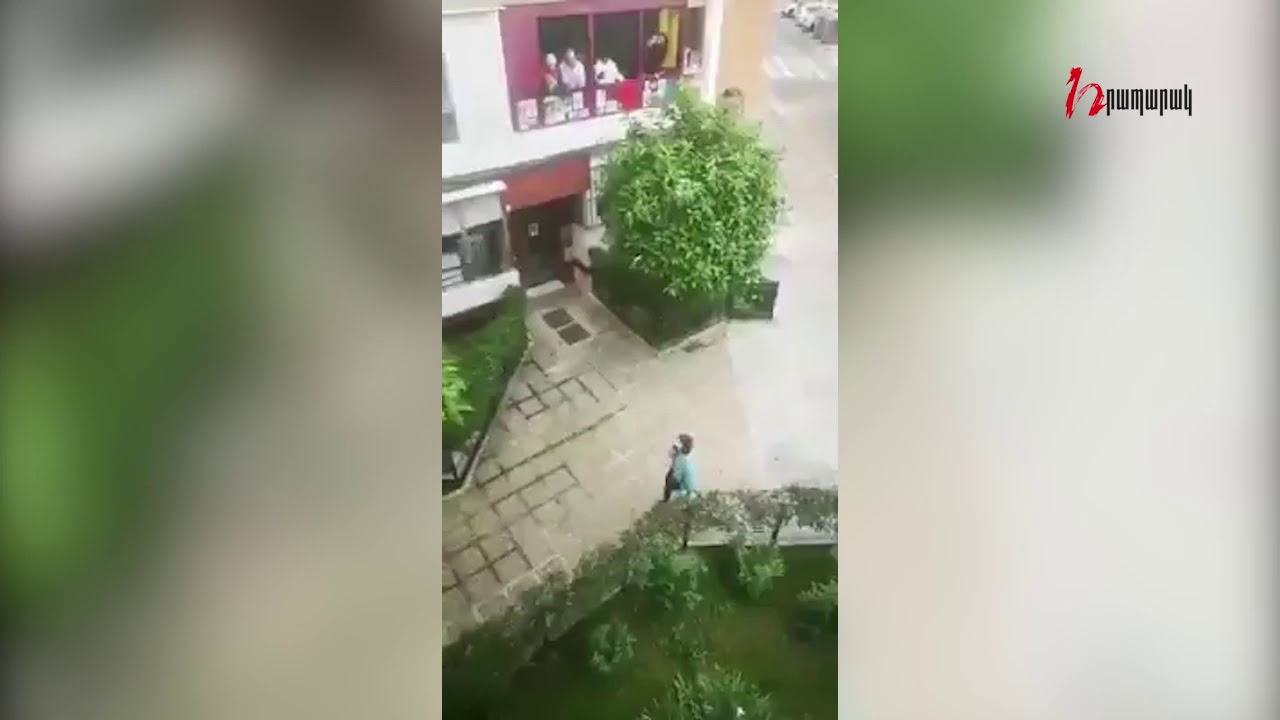 Իտալացիները դիմավորում են առողջացած կնոջը