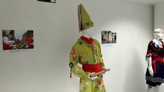 Exposición trajes típicos en la Bliblioteca de Navarra