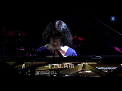 Svetlana Navasardyan plays Schumann: Aufschwung and Träumerei