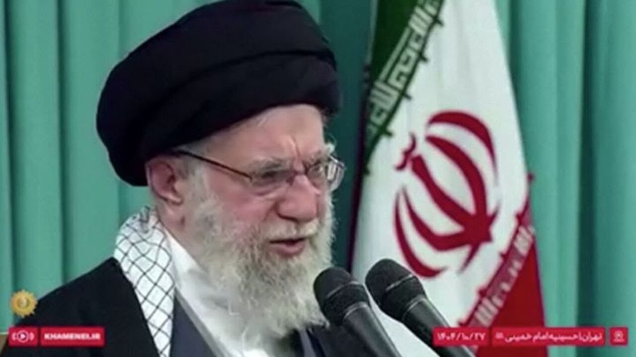 Khamenei: "Spezzeremo la schiena ai sediziosi. Fra loro c'e' anche Trump"