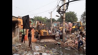 सरकार गरीबी हटाने के नाम पर गरीबों को हटा रही है video