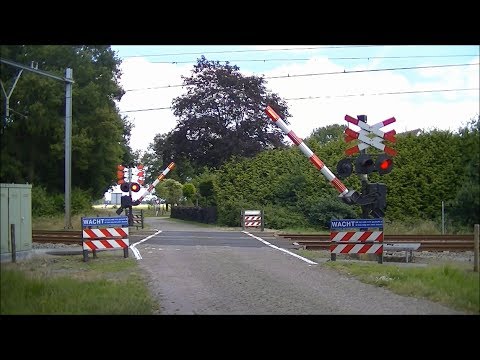 Spoorwegovergang Bergentheim // Dutch railroad crossing