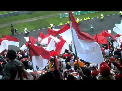 "Todos los domingos llega al Nemesio" Barra: La Guardia Albi Roja Sur &bull; Club: Independiente Santa Fe