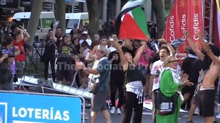 Download lagu Final stage of Spanish Vuelta cycling race interrupted by pro-Palestinian protesters mp3