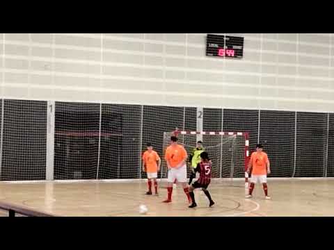 Corner, bloqueo y disparo del cierre.