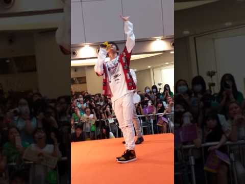 170716 Kim Samuel Hong Kong Fan Sign—Talking Part