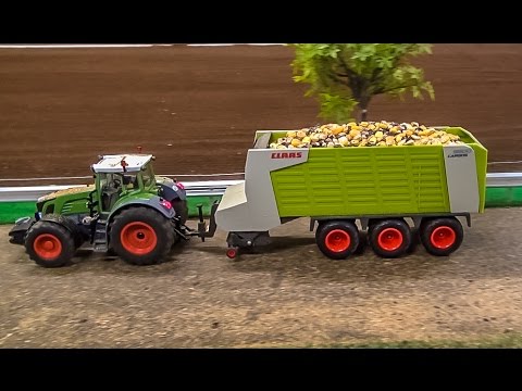 RC tractors in 1:32 scale! Miniature farming at Hof Mohr!