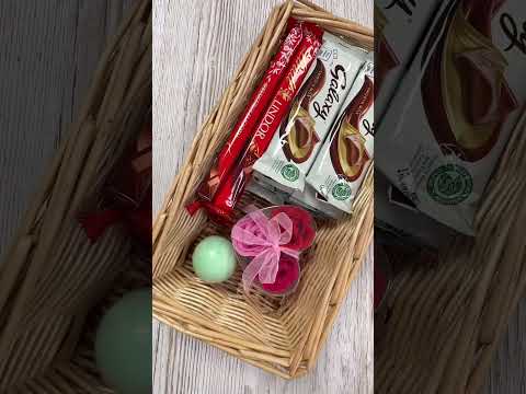 Corporate Gift Hamper Filling ASMR Lindt Lindor Galaxy Bath Bombs #asmr #corporate #galaxy #lindt