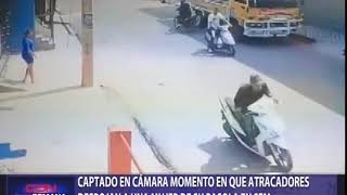 Captado en cámara momento en que atracadores despojan a mujer de pasola en SFM