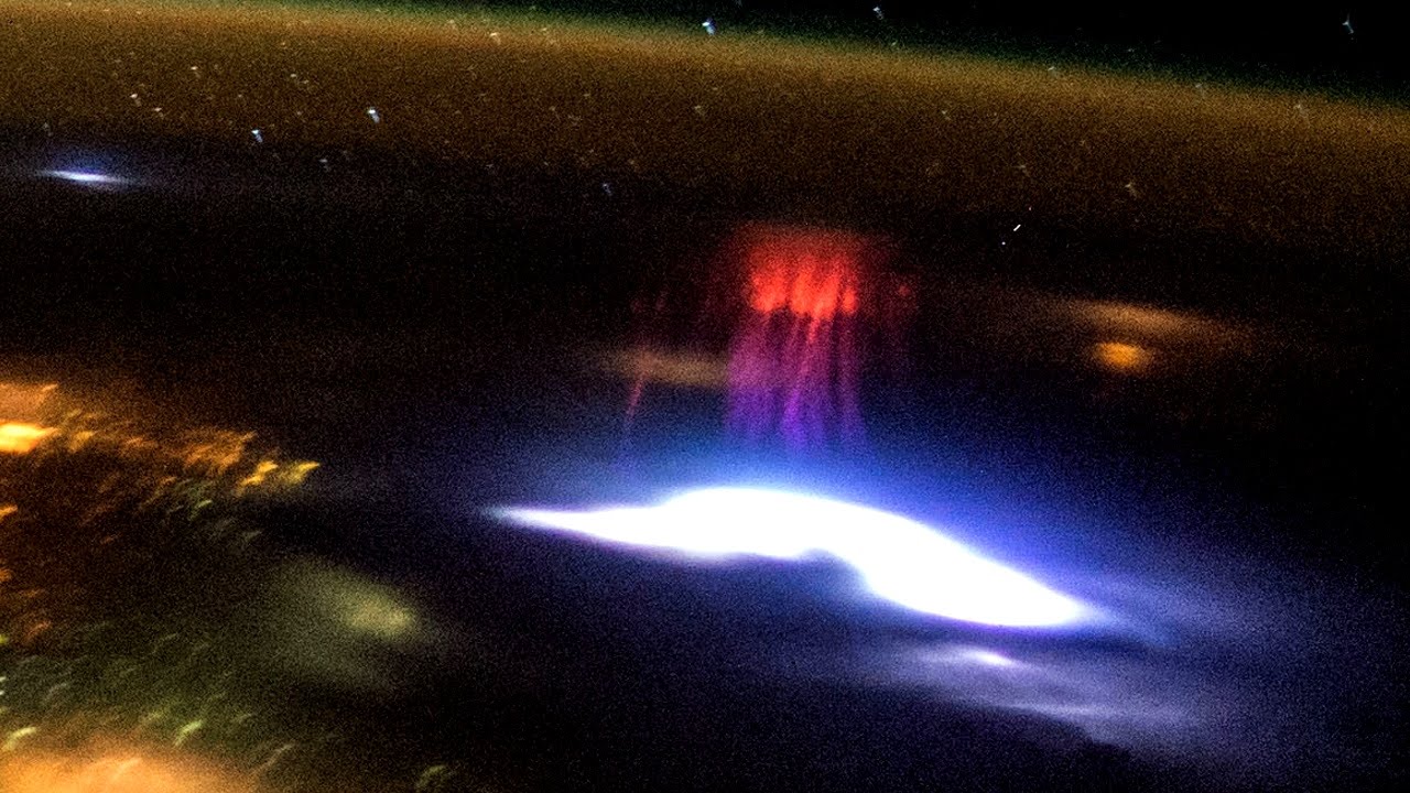 ESPECTROS ROJOS SOBRE MEXICO