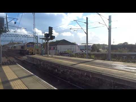 The x3 Class 66 Freightliner "CONVOY" Nos.66506+66532+66565 halts there on end of P1 at Carlisle.