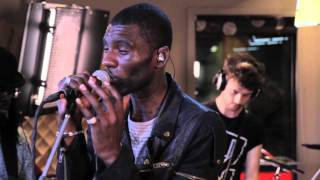 Wretch 32 - Don&#39;t Go (Live on Roland Sessions)