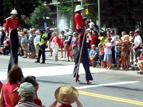 Parade FIMMQ 2011 - Préambule et Voltigeurs de Québec
