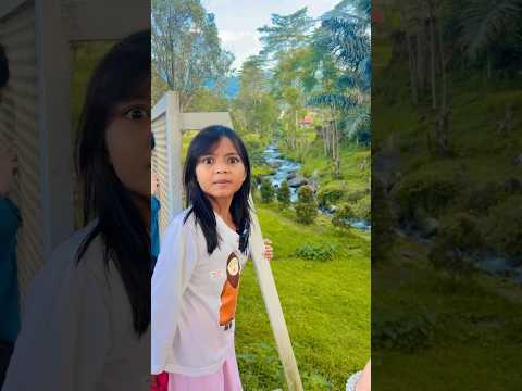 kalian tim pantai atau kolam renang atau villa??