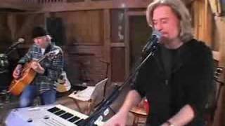 Daryl Hall and Travis McCoy - Wake Up Everybody (Live from Daryl&#39;s House)