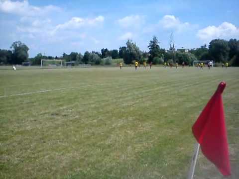 Mecz trampkarzy: GARBARNIA KURÓW - Orły Kazimierz Dolny (gol gości na 1:3)