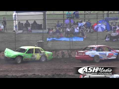 Modified Sedans: Mick Shelford Crash - Kingaroy Speedway