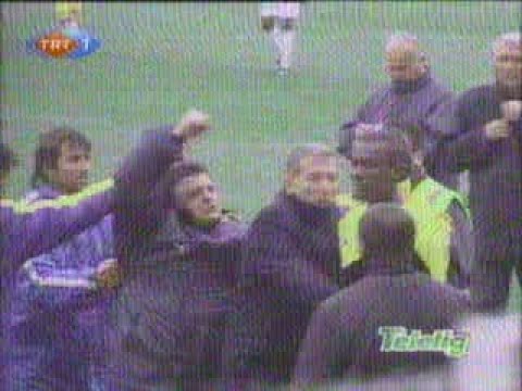 Ankaragücü 2-7 Sakaryaspor | Yılmaz Vural, Effa'yı Dövüyor | 02.04.2005