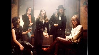 MAGNUM perform 'RUN AROUND SUE'  LIVE in 82