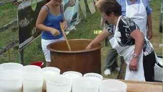 preview picture of video 'Dimostrazione di preparazione della Ricotta'