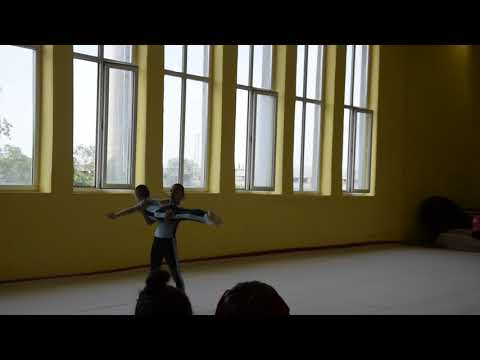 200 деца в турнирите по футбол и акробатика