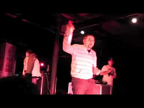 BLEBLA APERTURA LIVE  J-AX  - "COLPO DI SCENA".