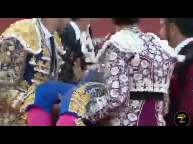 Morante de La Puebla sufre una aparatosa cornada en la Feria de Sevilla
