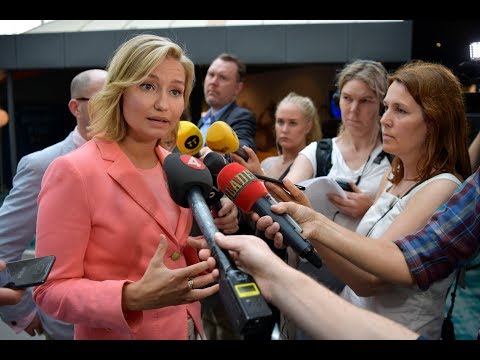 Ebba Busch Thor (KD) håller presskonferens
