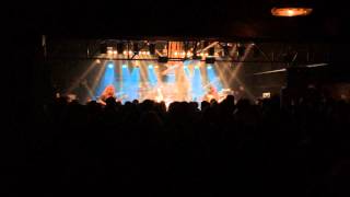 Symmetry In White - Crowbar Live Chez Paulette 19.02.2015