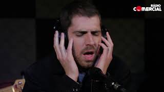 Rádio Comercial | Richie Campbell canta o single "Water" ao vivo