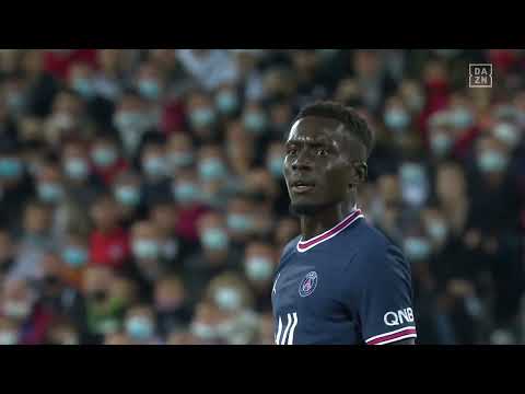 Aus über 35 Metern! Der Traum eines jeden Kreisliga-Verteidigers | DAZN