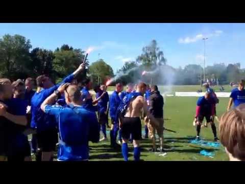 Leeuwarder Zwaluwen vier feest op het veld. Promotie naar eerste klasse 2014/2015.