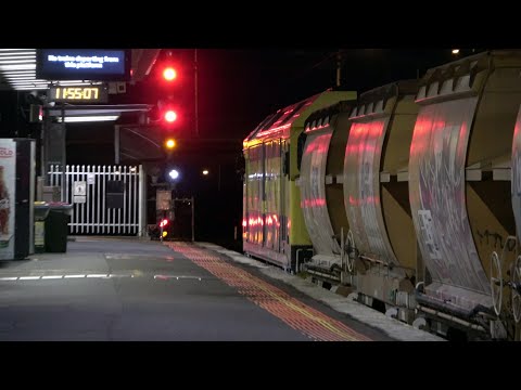 NIGHT TIME FREIGHT Trains at Broadmeadows Railway Station - Australian Trains