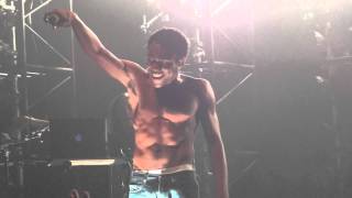 Childish Gambino - &quot;Lights Turned On&quot; (Live in Los Angeles 11-12-11)