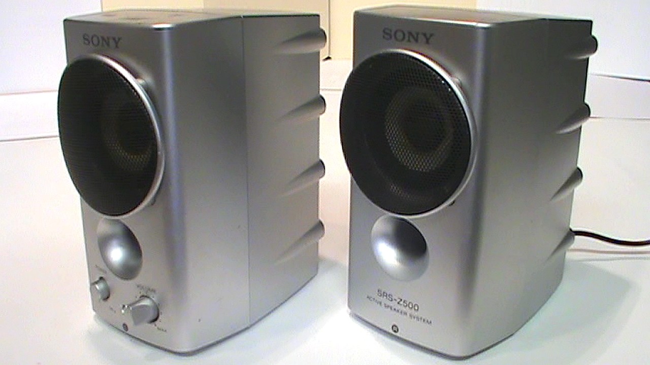 Little speakers, big claims - Sony SRS-Z500