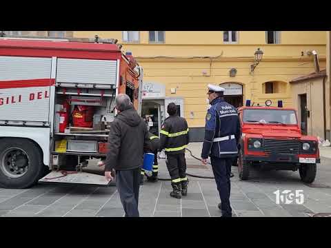 Paura a Vallo della Lucania: incendio all'ex istituto Pinto, evacuati gli uffici comunali e i negozi