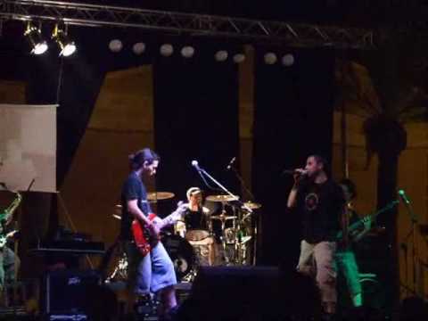 Skaramanzia feat. Pipe (singa stylee) - Ciuriddu Sicilianu (live Pozzallo 17/08/2007