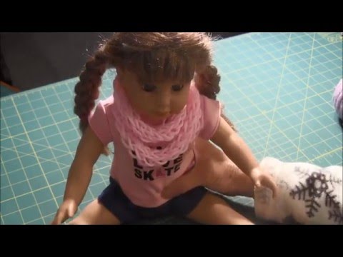 How to Make an Infinity Scarf for 18-inch Doll (Finger Knitting)