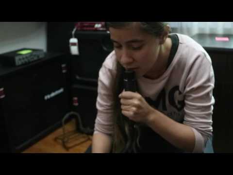 Jenny Beaujean & Voicetone H1 - TC Helicon