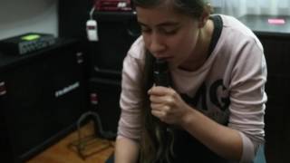 Video thumbnail for Jenny Beaujean & Voicetone H1 - TC Helicon by Guitar Gear