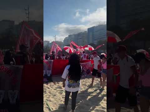"Hinchada de América de Cali presente en Rio de Janeiro." Barra: Baron Rojo Sur &bull; Club: América de Cáli