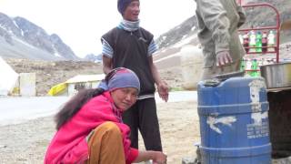 preview picture of video 'Voyage moto en Inde | Circuits moto au Himalaya | Voyage aventure en Inde | Voyage ladhak en moto'