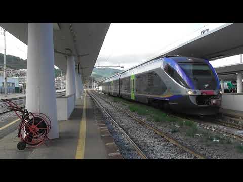 ALe501 'Minuetto' komt binnen op station Savona (IT)